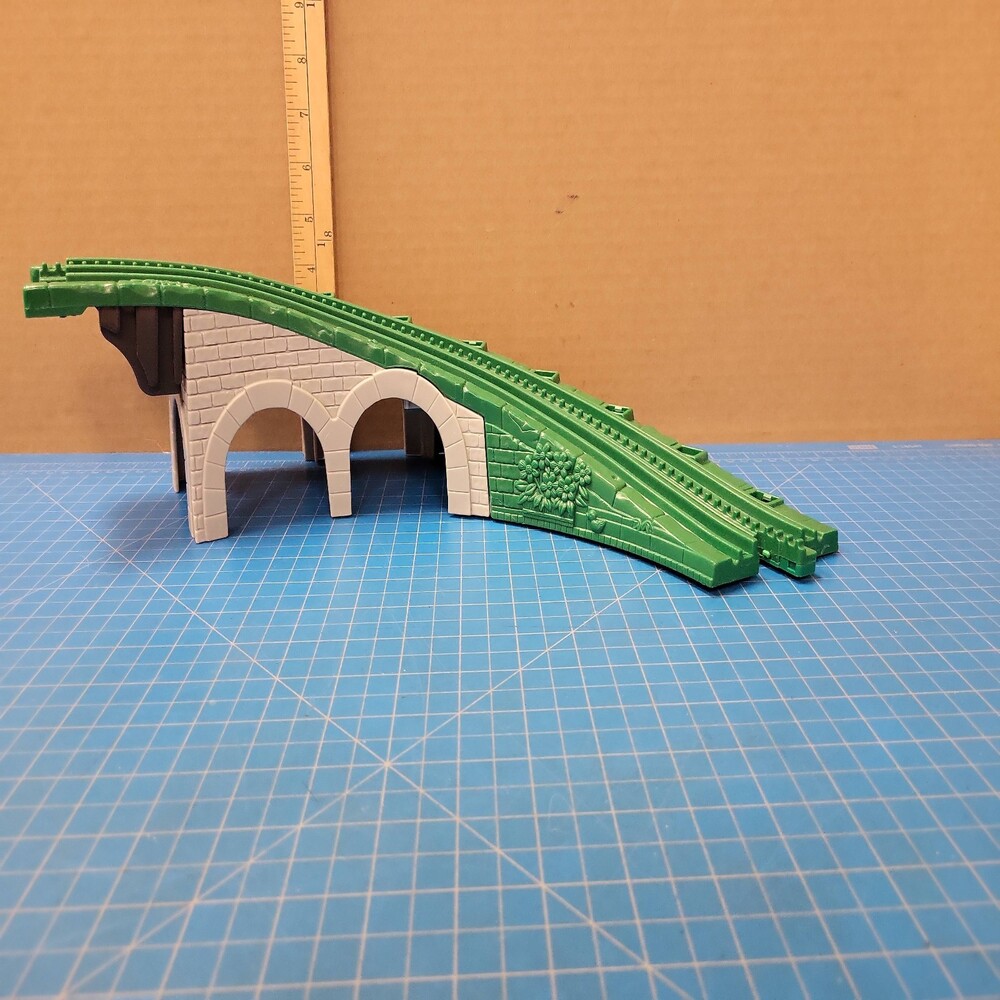 Thomas Friends Train Track Lot 2 Green Arched Bridge Pieces Toy Railway - Picture 2 of 8